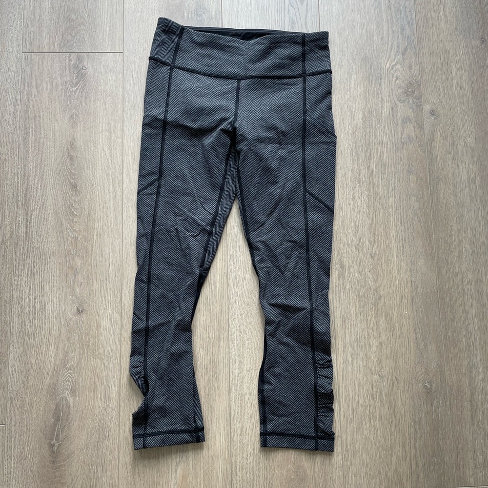Lululemon Women’s Gray Pants in size 4 perfect condition